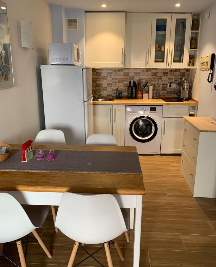 Cosy Apartment In L Escala, 7 Mins Walk To The Closest Beach, Riells Л'Аскала Екстер'єр фото