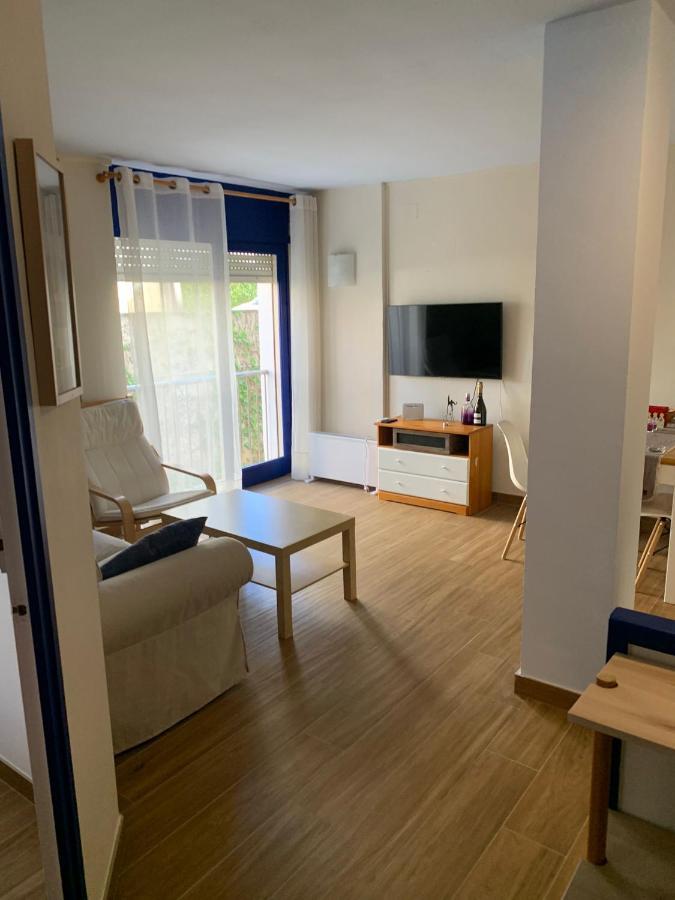 Cosy Apartment In L Escala, 7 Mins Walk To The Closest Beach, Riells Л'Аскала Екстер'єр фото